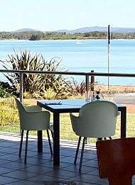 Reef Bar Grill - table with view